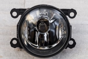 NISSAN PATHFINDER III R51 2005-2015 LAMPA PRZECIWMGIELNA PRZEDNIA PRAWA 261508992C