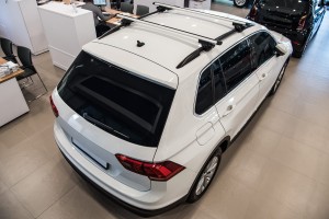 423820