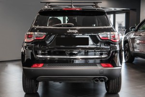 JEEP COMPASS II 2017+ DEKORACYJNA LISTWA KLAPY BAGAŻNIKA