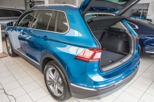 VOLKSWAGEN TIGUAN II 2017+ OCHRONNA LISTWA PROGU BAGAŻNIKA STAL