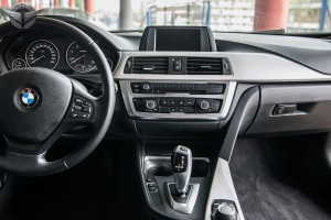 BMW SERIA 3 F30 2013-2018 OZDOBNA RAMKA PRZEŁĄCZNIKÓW KLIMATYZACJI