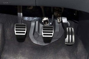NISSAN ROGUE 2008-2013 MANUAL NAKŁADKI NA PEDAŁY NAKŁADANE