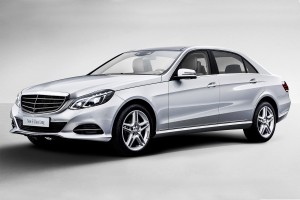 MERCEDES E-CLASS W212 LWB 2013-2016 PO FACELITINGU CHROMOWANA LISTWA TYLNYCH DRZWI LEWA A2126908162