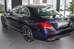 MERCEDES E-CLASS W213 2016-2020 PRZED LIFTINGIEM CHROMOWANA PRZEDNIA LISTWA POSZYCIA PROGU LEWA A2136982900