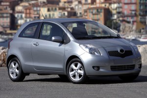 TOYOTA YARIS II HATCHBACK 2005-2012 LAMPA PRZECIWMGIELNA PRZEDNIA PRAWA 195921112