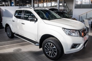 NISSAN NAVARA NP 300 2015+ RELINGI DACHOWE SREBRNE