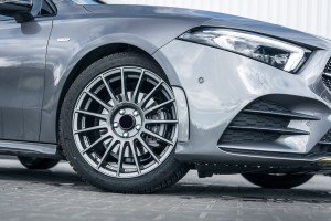 MERCEDES A-CLASS W177 2018+ AMG PRAWA ZAŚLEPKA HALOGENU KRATKA ZDERZAKA A1778858400