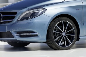 MERCEDES B-CLASS W246 2011-2018 ŚWIATŁO DO JAZDY DZIENNEJ LEWE LED 2049069100