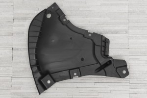 MERCEDES E-CLASS W213 2016-2020 PRZEDFACELIFTINGIEM OSŁONA PRZEDNIEGO ZDERZAKA LEWA Z KOMPLETEM ŚRUB A2135202500