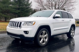 JEEP GRAND CHEROKEE IV WK2 2010-2014 PRZED LIFTINGIEM ZDERZAK PRZEDNI GÓRNY BEZ PDC I SPRYSKIWACZY 68084159AB