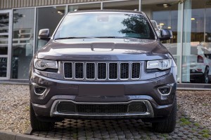 JEEP GRAND CHEROKEE IV WK2 2014-2017 PO PIERWSZYM LIFTINGU DOLNA KRATKA PRZEDNIEGO ZDERZAKA 68141936AD