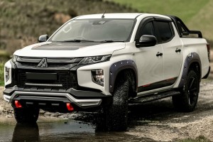 MITSUBISHI L200 TRITON 2019+ POSZERZENIA BŁOTNIKÓW ABS
