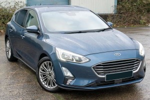 FORD FOCUS MK4 IV 2018-2021 PRZED FACELIFTINGIEM ŚWIATŁA DO JAZDY DZIENNEJ LED Z KIERUNKOWSKAZEM