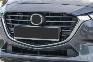 MAZDA 3 III BN 2016-2018 PO FACELIFTINGU CHROMOWANA LISTWA ATRAPY CHŁODNICY PRAWA B63B507J1A