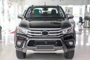 TOYOTA HILUX VIII 2015-2017 PRZED LIFTINGIEM KRATKA ZDERZAKA POD HALOGEN LEWA 521270K170