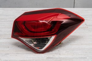 HYUNDAI i20 II GB 2014-2018 HATCHBACK PRZED LIFTINGIEM KAROSERYJNA LAMPA TYLNA PRAWA 92402C7000
