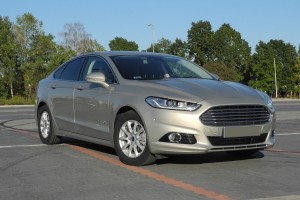 FORD MONDEO MK5 V 2014-2019 PRZED LIFTINGIEM RAMKA HALOGENU KRATKA ZDERZAKA PRAWA DS7319952TAW