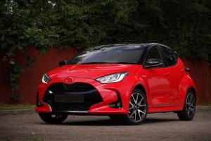 TOYOTA YARIS IV XP210 2020+  PRZEDNIA LAMPA PRZECIWMGIELNA LED LEWA 8122002190