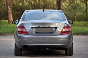 MERCEDES C-CLASS W204 2007-2011 PRZED LIFTINGIEM LISTWA TYLNEGO ZDERZAKA ŚRODKOWA A2048850421