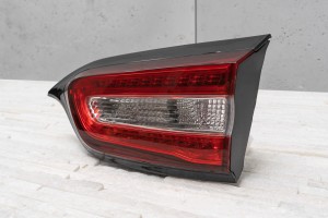 JEEP CHEROKEE V KL 2014-2018 PRZED LIFTINGIEM LAMPA LED W KLAPĘ BAGAŻNIKA PRAWA 68330344AA