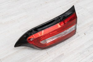 JEEP CHEROKEE V KL 2014-2018 PRZED LIFTINGIEM LAMPA LED W KLAPĘ BAGAŻNIKA PRAWA 68330344AA