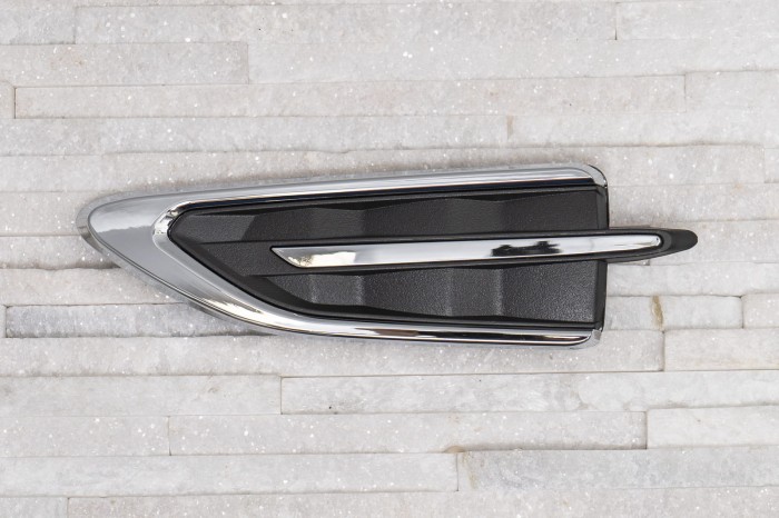 FORD KUGA MK2 II 2016-2019 PO FACELIFTINGU KRATKA BŁOTNIKA WLOTU POWIETRZA LEWA CHROM GJ5416C217AC