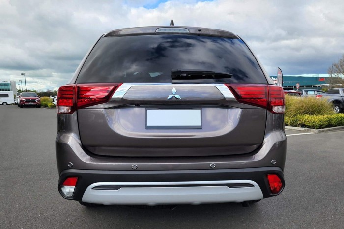 MITSUBISHI OUTLANDER III GF 2012-2021 KAMERA COFANIA