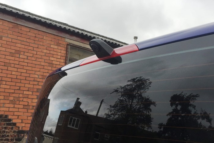 FORD TRANSIT VI 2013+ KAMERA COFANIA Z DIODAMI IR MONTOWANA W MIEJSCE ŚWIATŁA STOPU