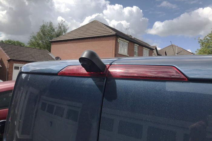 FORD TRANSIT CUSTOM 2012+ KAMERA COFANIA Z DIODAMI IR MONTOWANA W MIEJSCE ŚWIATŁA STOPU