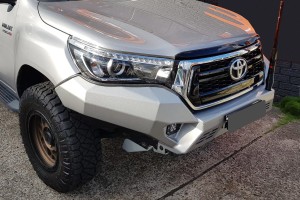 TOYOTA HILUX VIII AN120 2017+ PO LIFTINGU ZDERZAK PRZEDNI STALOWY