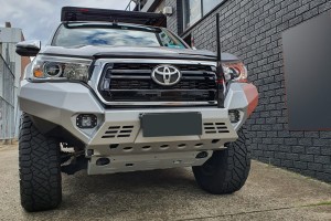 TOYOTA HILUX VIII AN120 2017+ PO LIFTINGU ZDERZAK PRZEDNI STALOWY