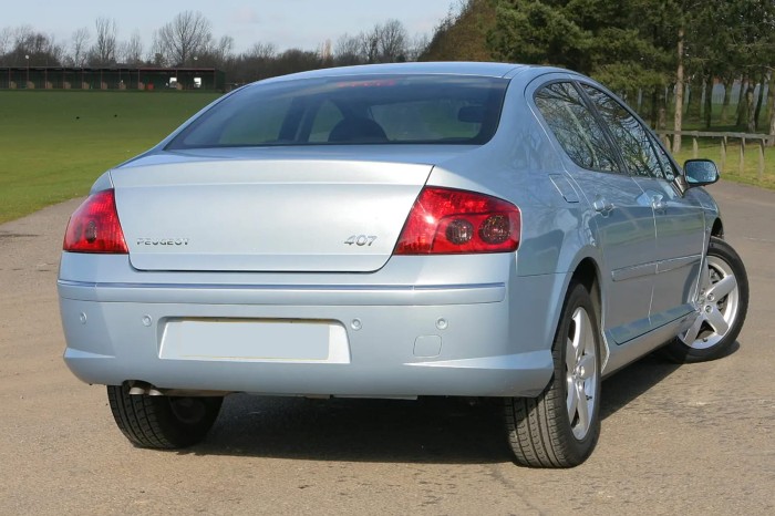 PEUGEOT 407 2004-2012 KAMERA COFANIA Z LAMPĄ
