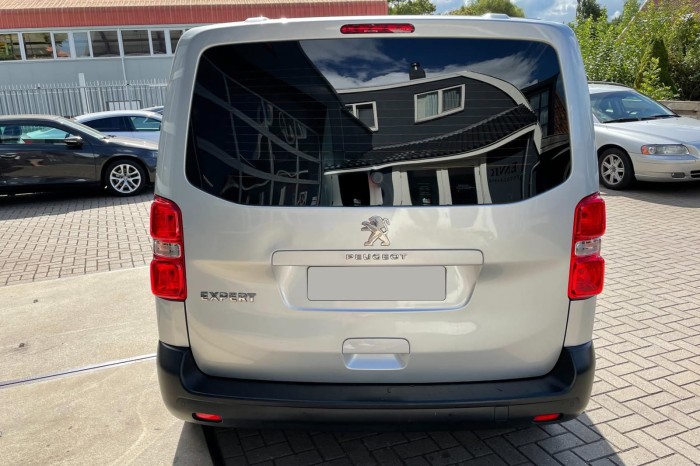 PEUGEOT EXPERT III 2016+ KAMERA COFANIA Z LAMPĄ