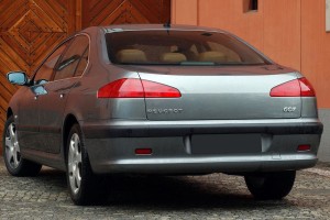PEUGEOT 607 1999-2010 KAMERA COFANIA Z LAMPĄ