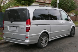 MERCEDES VITO / VIANO W639 2003-2014 KAMERA COFANIA Z LAMPĄ