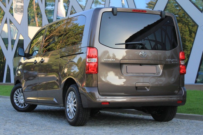 TOYOTA PROACE I 2013-2016 KAMERA COFANIA Z LAMPĄ