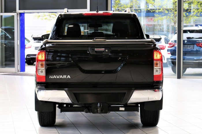 NISSAN NAVARA NP300 2014+ KAMERA COFANIA Z LAMPĄ