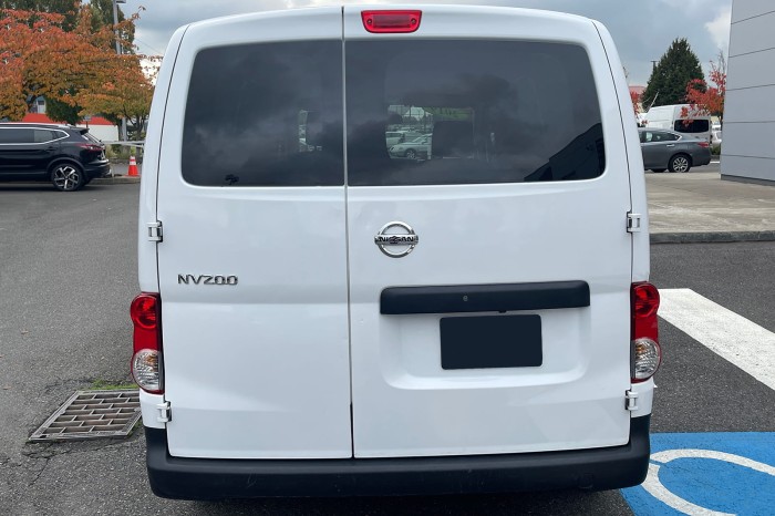 NISSAN NV200 2009-2019 KAMERA COFANIA Z LAMPĄ