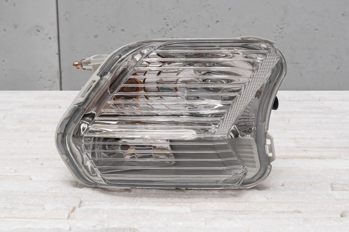 FORD ESCAPE MK3 III 2016-2019 PO FACELIFTINGU LAMPA PRZECIWMGIELNA PRZEDNIA PRAWA Z KIERUNKOWSKAZEM GV4413B220BE