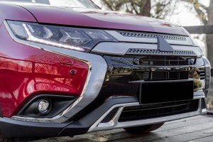 MITSUBISHI OUTLANDER III GF 2015-2021 CHROMOWANA GÓRNA LISTWA PRZEDNIEGO ZDERZAKA PRAWA 6407A142