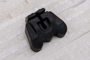BMW X5 F15 2013-2018 PODKŁADKA GUMOWA DOLNA CHŁODNICY 17117598791