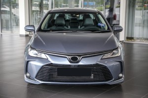 TOYOTA COROLLA XII E21 2019+ SEDAN KRATKA ZAŚLEPKA PRZEDNIEJ LAMPY PRZECIWMGIELNEJ LEWA 8148202A70
