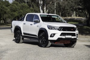 TOYOTA HILUX VIII AN120 2015-2017 PRZED FACELIFTINGIEM ATRAPA KRATKA ZDERZAKA 531120K130