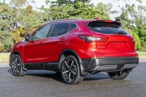 NISSAN QASHQAI II J11 2017-2021 PO LIFTINGU ZAŚLEPKA HAKA ZDERZAKA TYLNEGO 85071HV00A