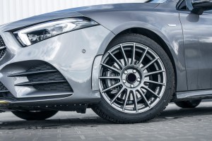 MERCEDES A-CLASS W177 2018+ AMG LEWA ZAŚLEPKA HALOGENU KRATKA ZDERZAKA A1778858300