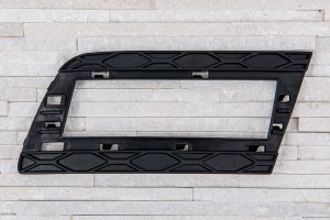 MERCEDES GL X164 2009-2012 PO FACELIFTINGU RAMKA LAMPY PRZECIWMGIELNEJ KRATKA ZDERZAKA PRZEDNIA LEWA 1648855523