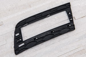 MERCEDES GL X164 2009-2012 PO FACELIFTINGU RAMKA LAMPY PRZECIWMGIELNEJ KRATKA ZDERZAKA PRZEDNIA LEWA 1648855523