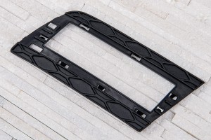 MERCEDES GL X164 2009-2012 PO FACELIFTINGU RAMKA LAMPY PRZECIWMGIELNEJ KRATKA ZDERZAKA PRZEDNIA LEWA 1648855523