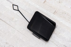 BMW SERIA 5 F10 2014-2017 PO FACELIFTINGU ZAŚLEPKA HAKA TYLNEGO ZDERZAKA PRAWA A51127332776