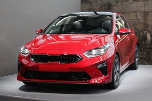 KIA CEED III CD 2018-2021 PRZED FACELIFTINGIEM LAMPA PRZECIWMGIELNA PRZEDNIA LEWA 92201J7000